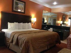 Scottish Inn & Suites