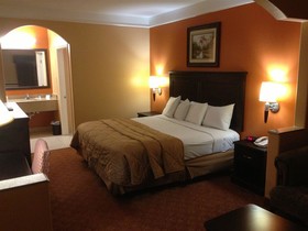 Scottish Inn & Suites