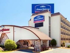 Howard Johnson by Wyndham Arlington Ballpark / Six Flags