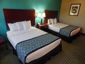 Howard Johnson by Wyndham Arlington Ballpark / Six Flags