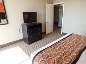 Howard Johnson by Wyndham Arlington Ballpark / Six Flags
