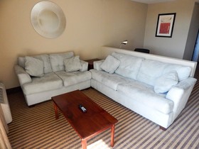 Howard Johnson by Wyndham Arlington Ballpark / Six Flags