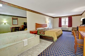 Super 8 by Wyndham Arlington Near AT&T Stadium