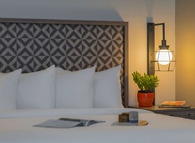 DoubleTree by Hilton Hotel Austin