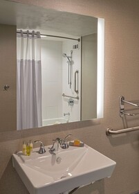 DoubleTree by Hilton Hotel Austin