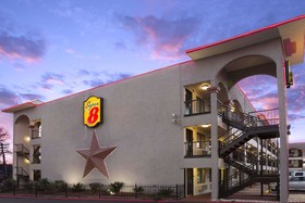 Super 8 by Wyndham Austin University/Downtown Area