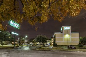 HomeTowne Studios Dallas - Fort Worth