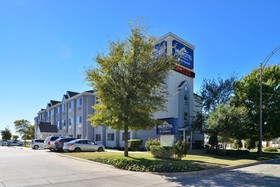 Microtel Inn & Suites by Wyndham Ft. Worth North/At Fossil