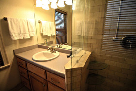Peach Tree Inn & Suites