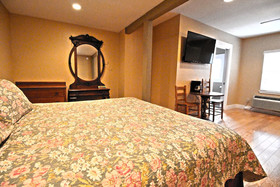 Peach Tree Inn & Suites