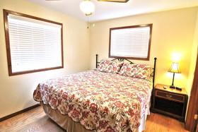 Peach Tree Inn & Suites