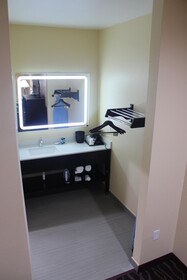 Express Inn & Suites