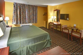 HomeTown Inn & Suites