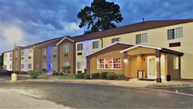 HomeTown Inn & Suites
