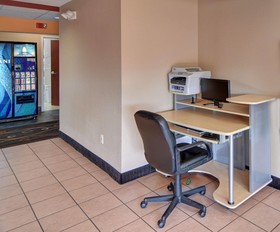 HomeTown Inn & Suites