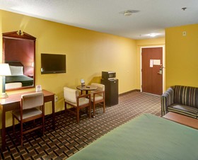 HomeTown Inn & Suites