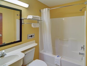 HomeTown Inn & Suites