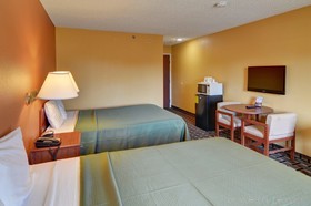 HomeTown Inn & Suites