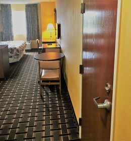 HomeTown Inn & Suites