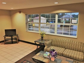 HomeTown Inn & Suites