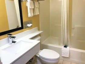 HomeTown Inn & Suites