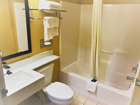 HomeTown Inn & Suites
