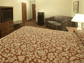 HomeTown Inn & Suites