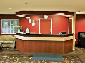 HomeTown Inn & Suites