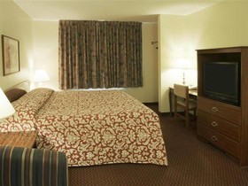 HomeTown Inn & Suites