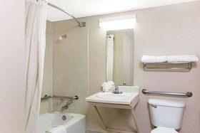 Super 8 by Wyndham Longview/North