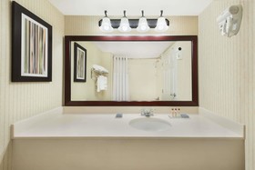 Holiday Inn Express & Suites Longview North