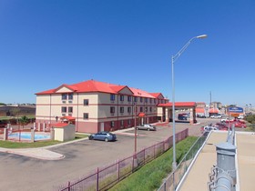 Howard Johnson by Wyndham Lubbock TX