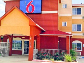 Rodeway Inn & Suites