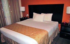 Rodeway Inn & Suites