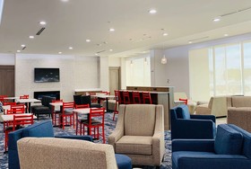 La Quinta Inn & Suites by Wyndham-Red Oak TX IH-35E