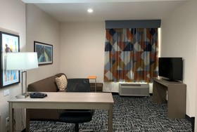La Quinta Inn & Suites by Wyndham-Red Oak TX IH-35E
