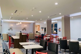 La Quinta Inn & Suites by Wyndham-Red Oak TX IH-35E