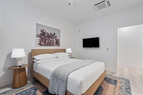 The Continental, powered by Placemakr - Downtown - Market Square