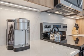 The Continental, powered by Placemakr - Downtown - Market Square