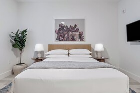 The Continental, powered by Placemakr - Downtown - Market Square
