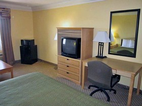 Super 8 by Wyndham Temple I-35