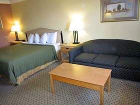Super 8 by Wyndham Temple I-35