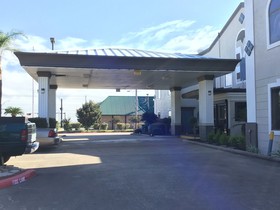 Days Inn & Suites by Wyndham NASA Space Center Houston