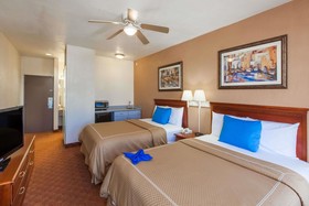 Days Inn & Suites by Wyndham NASA Space Center Houston