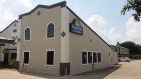 Days Inn & Suites by Wyndham NASA Space Center Houston