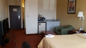 Days Inn & Suites by Wyndham NASA Space Center Houston
