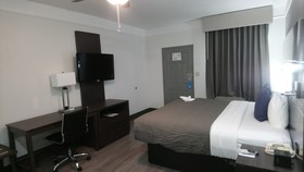 Days Inn & Suites by Wyndham NASA Space Center Houston