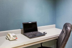 Days Inn & Suites by Wyndham NASA Space Center Houston
