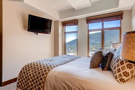 Sundial Lodge