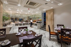 May De Ville Legend Hotel & Spa
